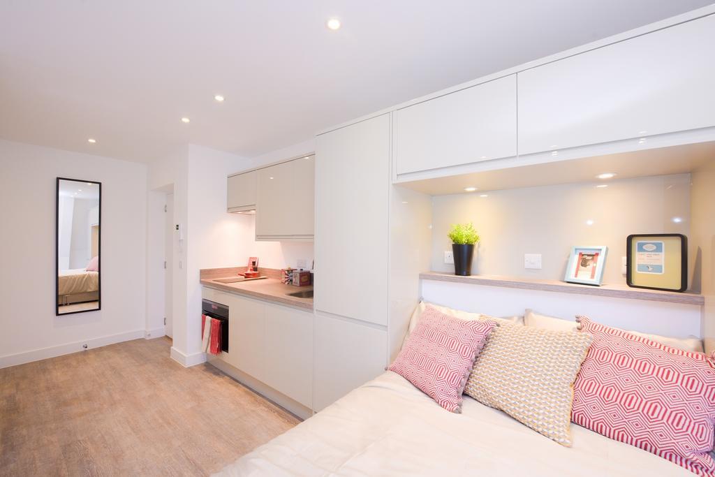 Town Or Country - Canute Studio Southampton Bagian luar foto