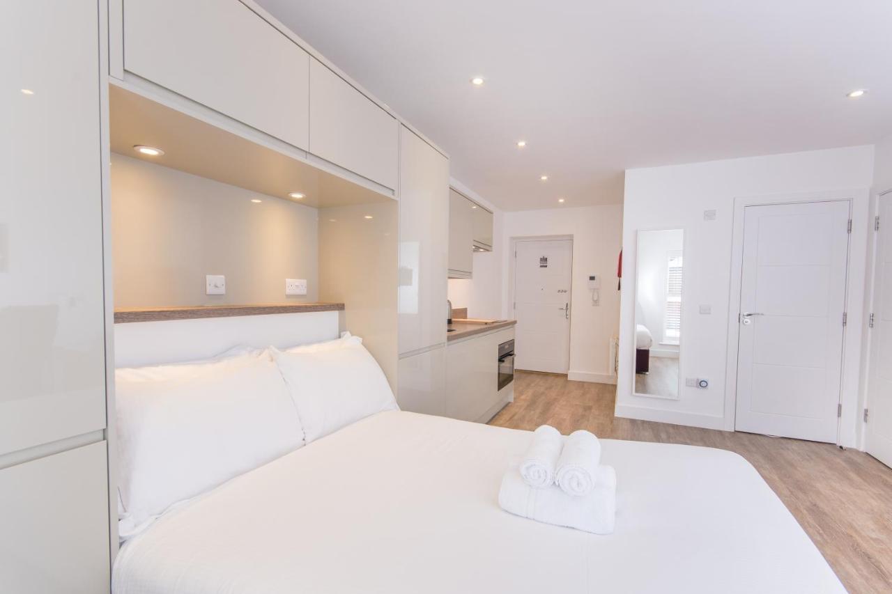 Town Or Country - Canute Studio Southampton Bagian luar foto